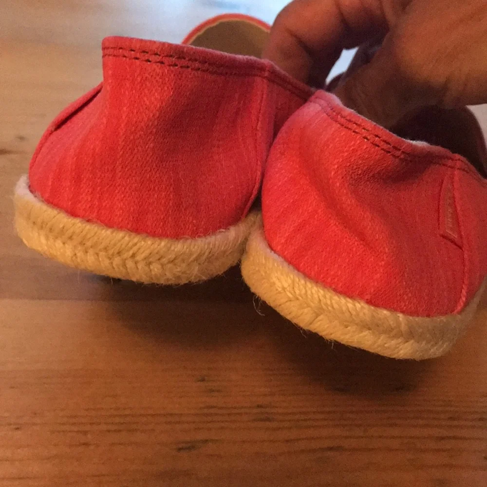 L.L.Bean pink flat espadrilles 8